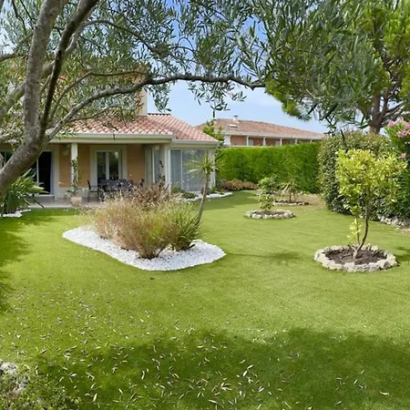 New ! Villa With Parking Swimming Pools Garden And Ac - Benakey